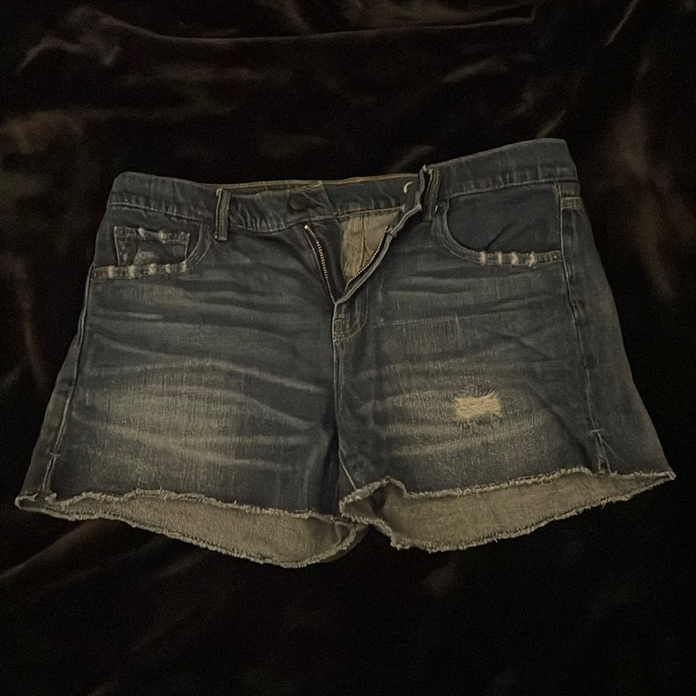 Gap dark demin shorts. Size 27r. Mid waist.